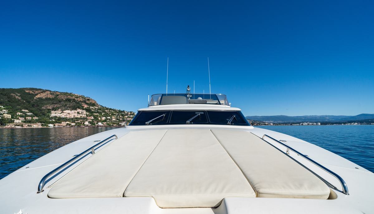 BEIJA FLORE yacht charter 3