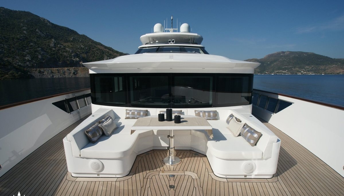 REM yacht charter 3