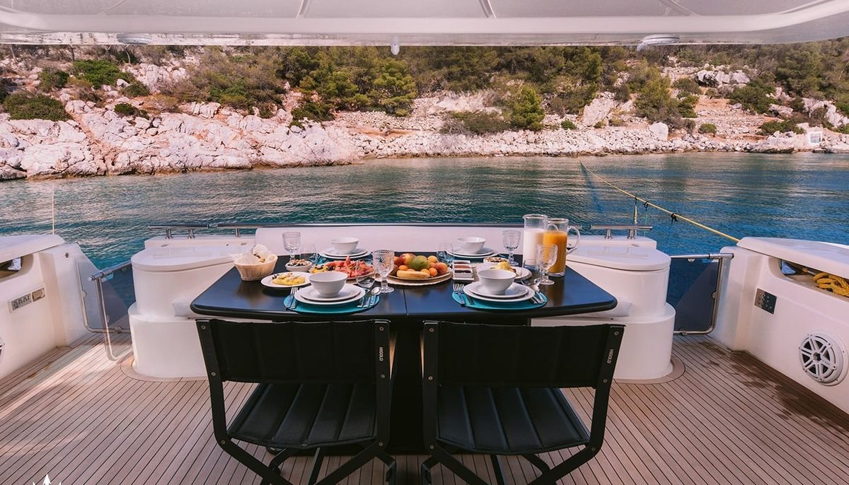 MAYBE NOT yacht charter 5