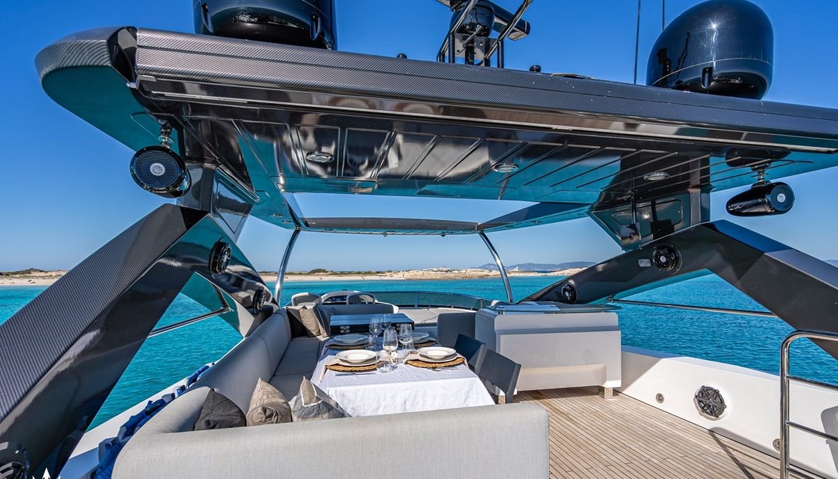 MOZZ II yacht charter 4