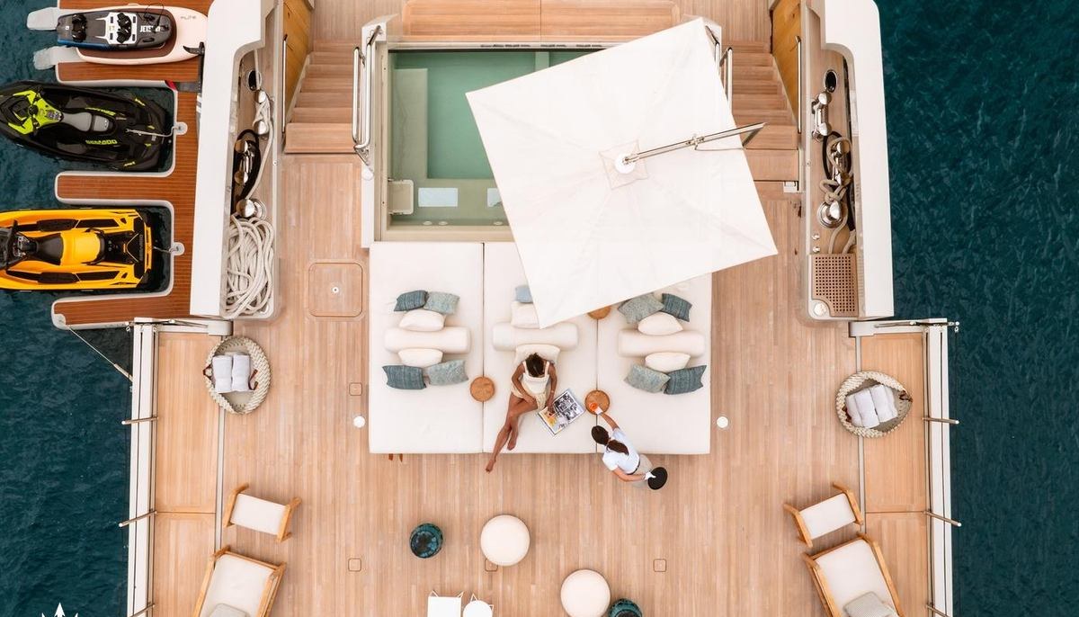 LA LA LAND yacht charter 4