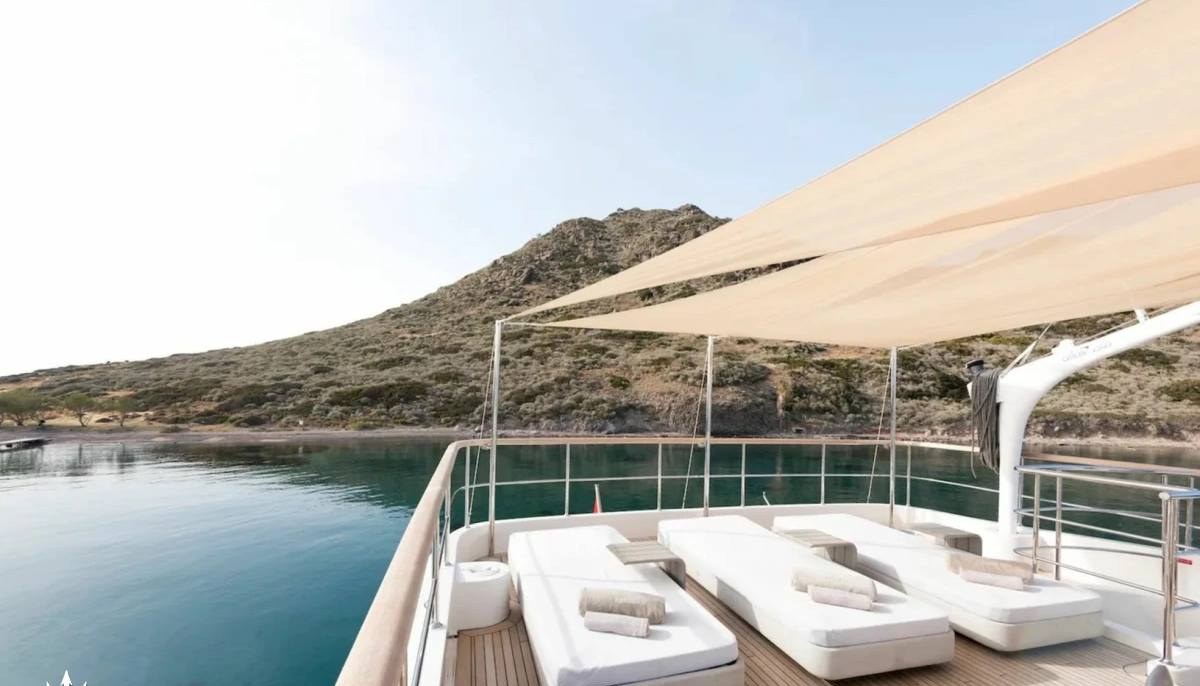 THERAPY yacht charter 3
