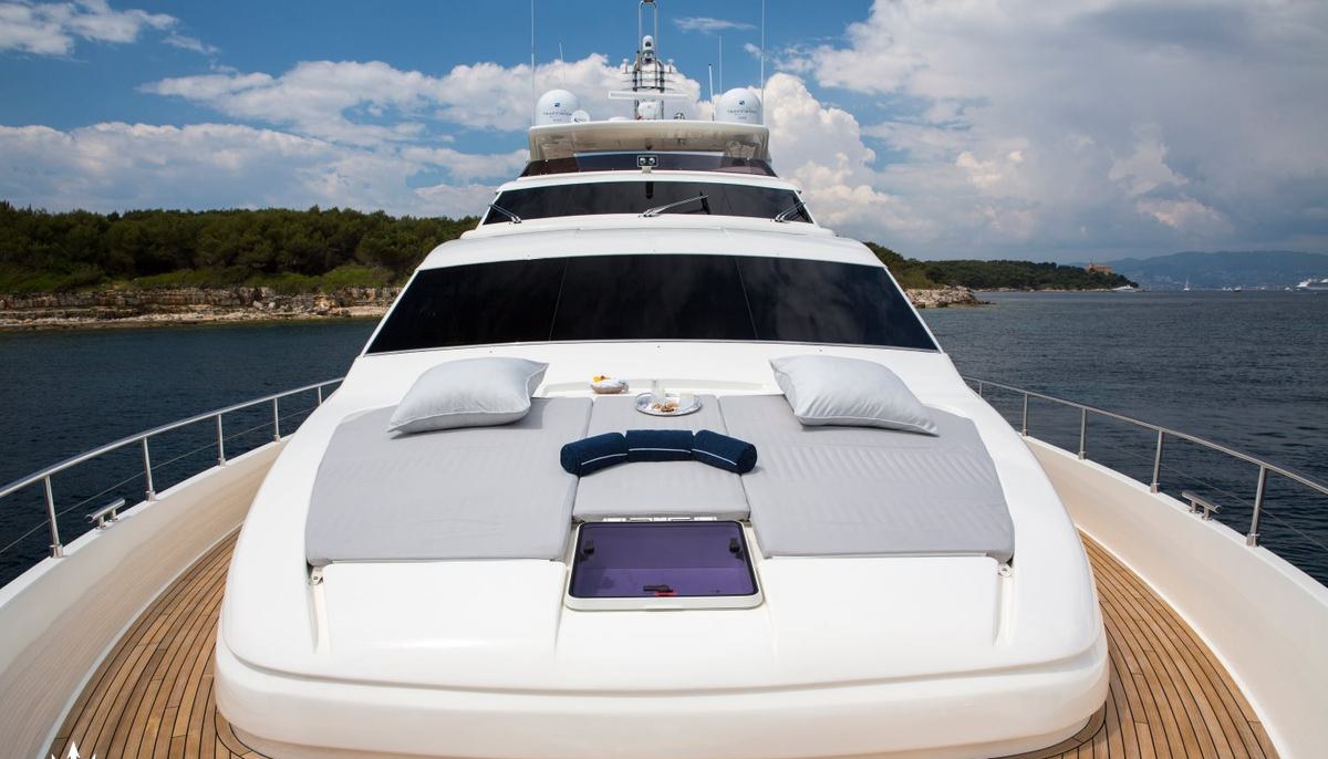 PORTHOS SANS ABRI yacht charter 3