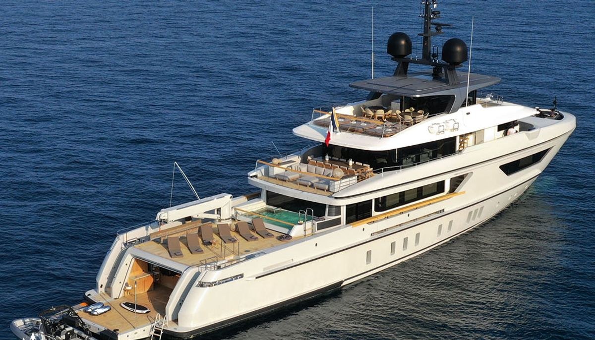 X yacht charter 2