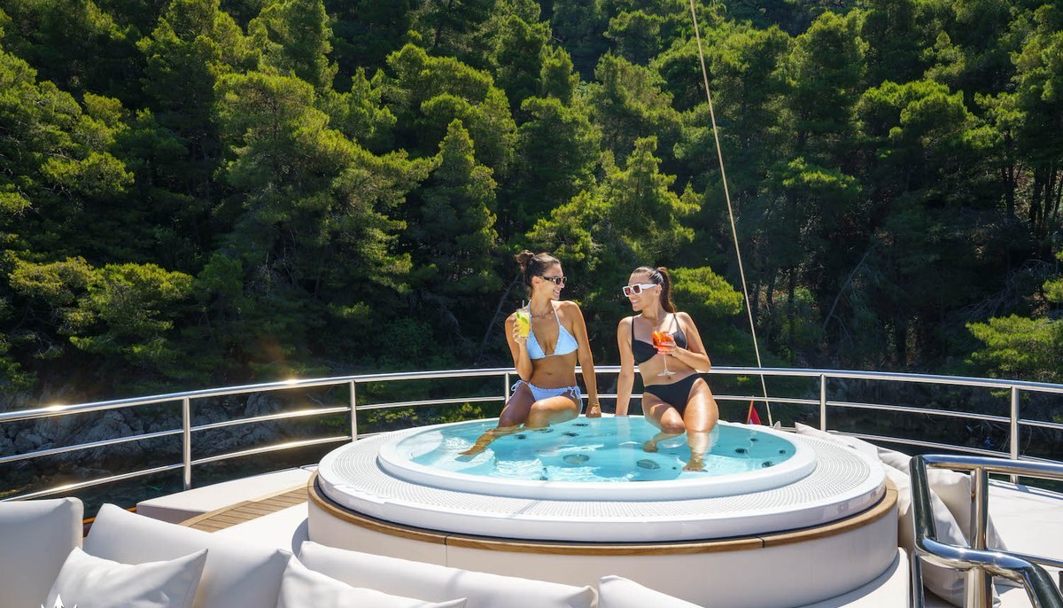 MAIA yacht charter 3