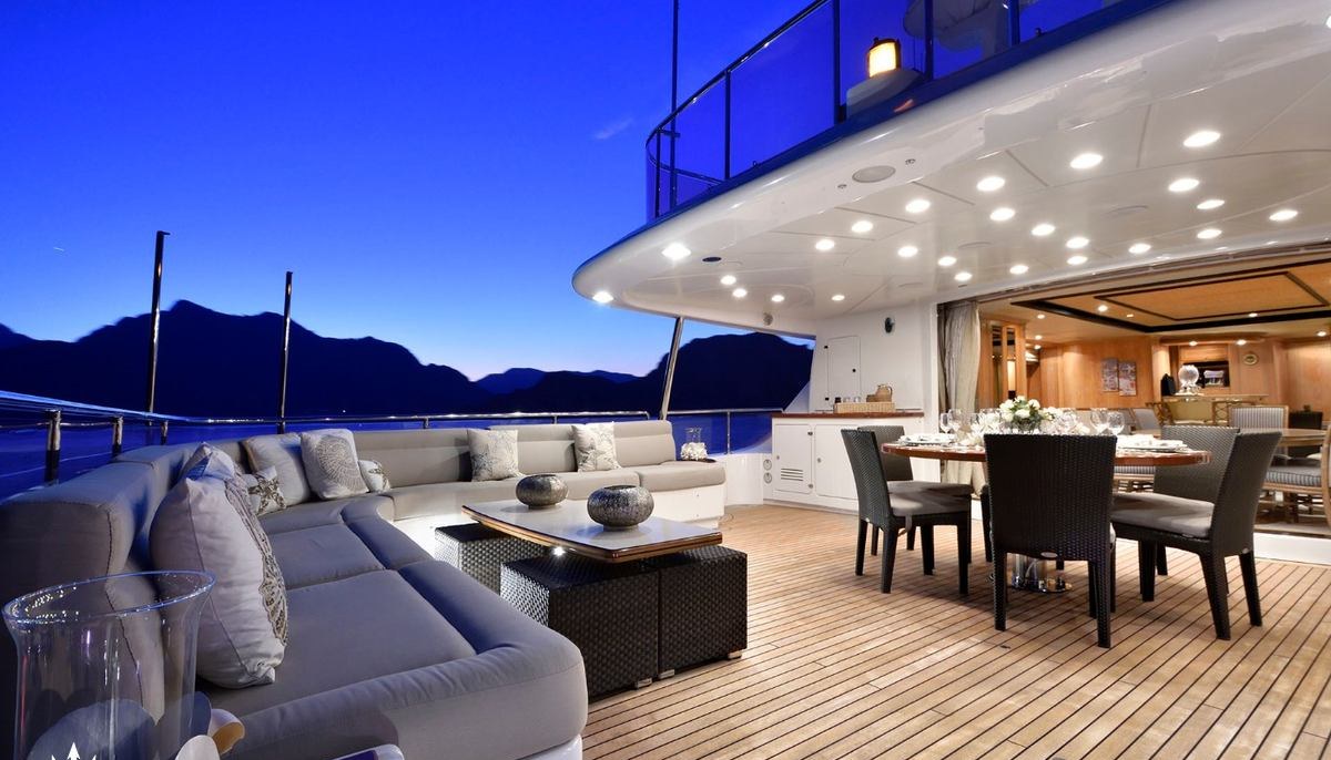 QUEST R yacht charter 5
