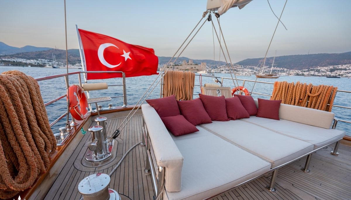 CASA DELL ARTE yacht charter 5