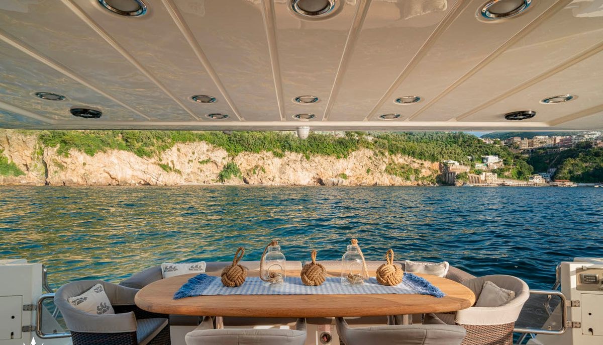 ZIHUATANEJO yacht charter 5