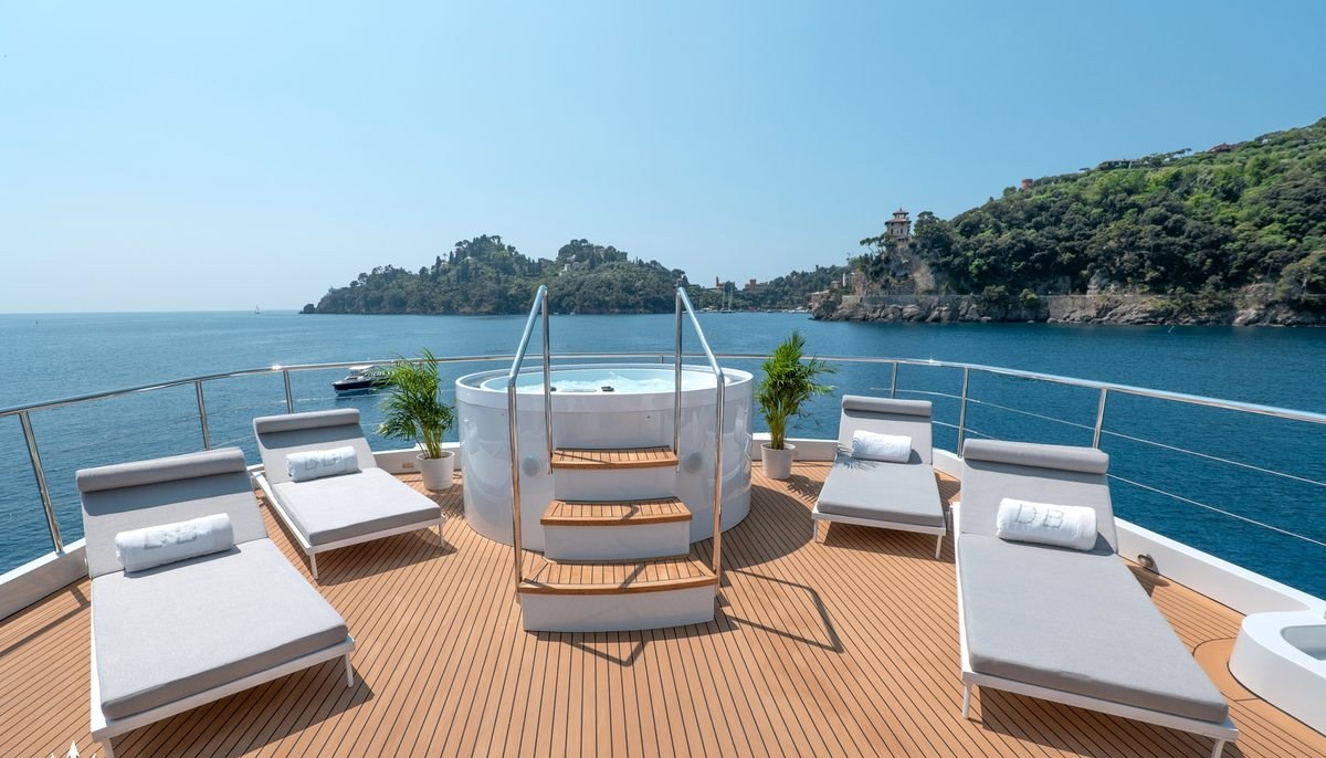 DEEP BLUE II yacht charter 4