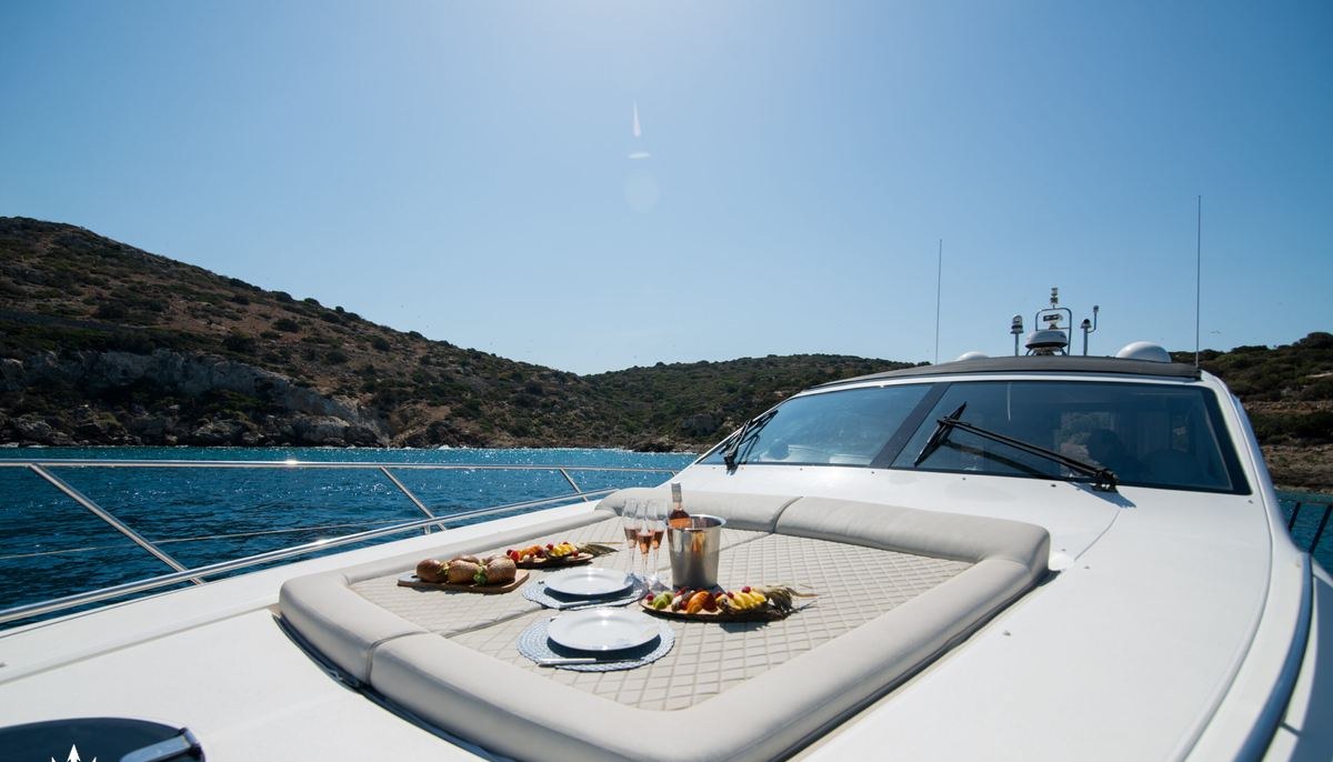 MOJO yacht charter 3