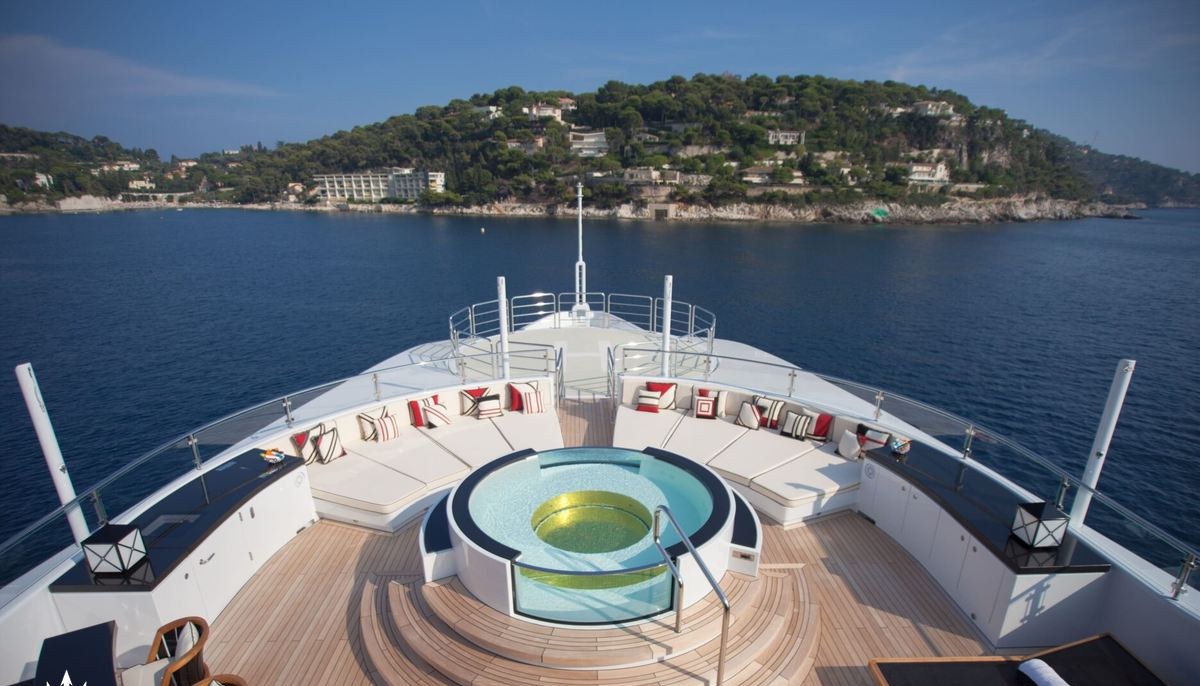 PLAN B yacht charter 3