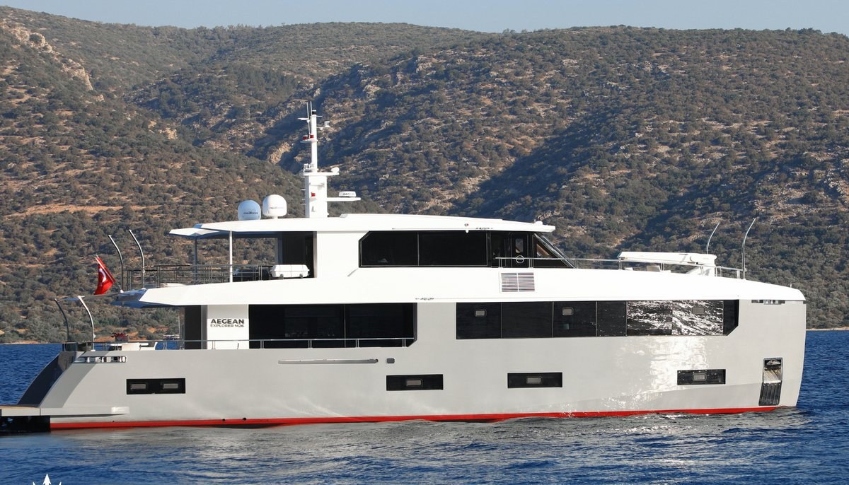 UKIEL yacht charter 2