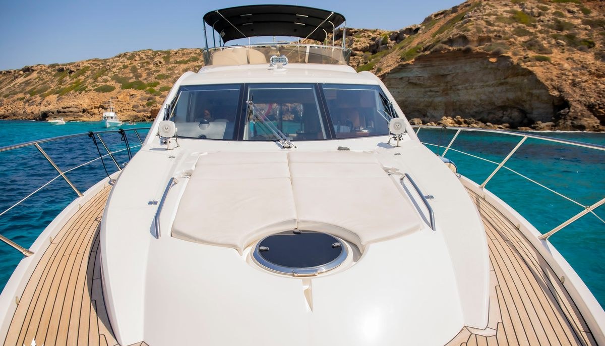 MIDNIGHT SUMMER DREAM yacht charter 3