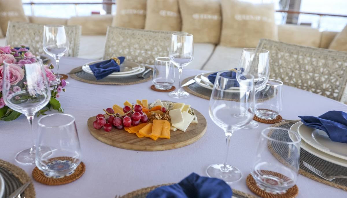 QUEEN OF SEA yacht charter 5