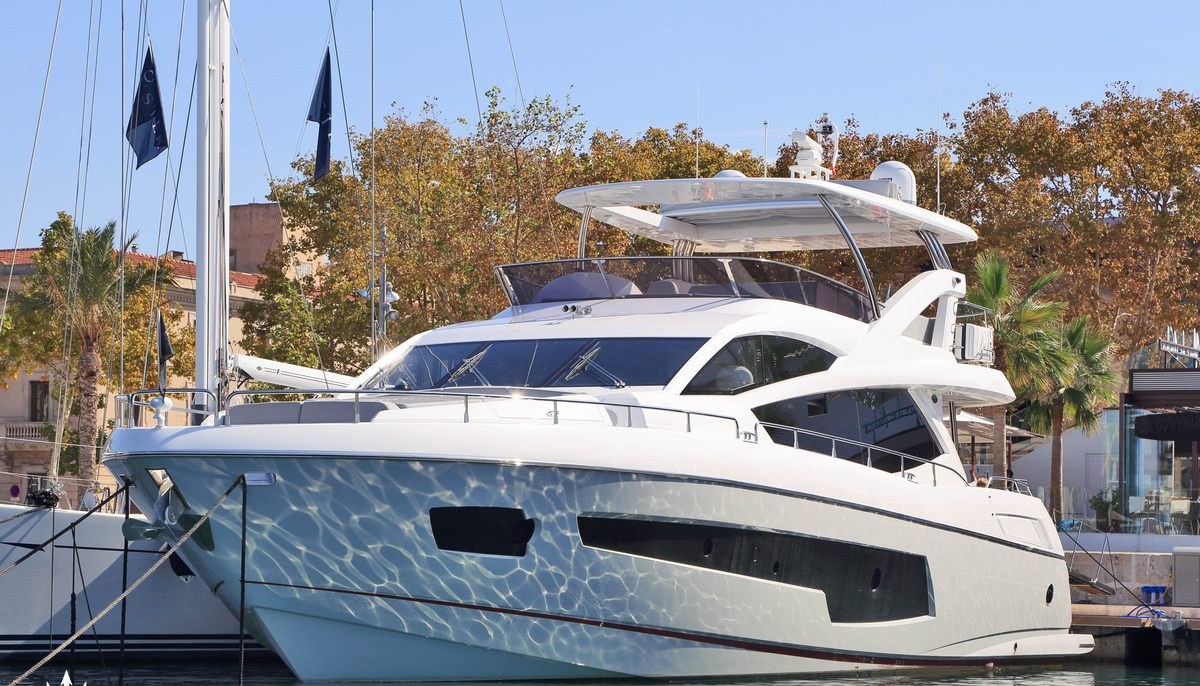 RAOUL W yacht charter 2
