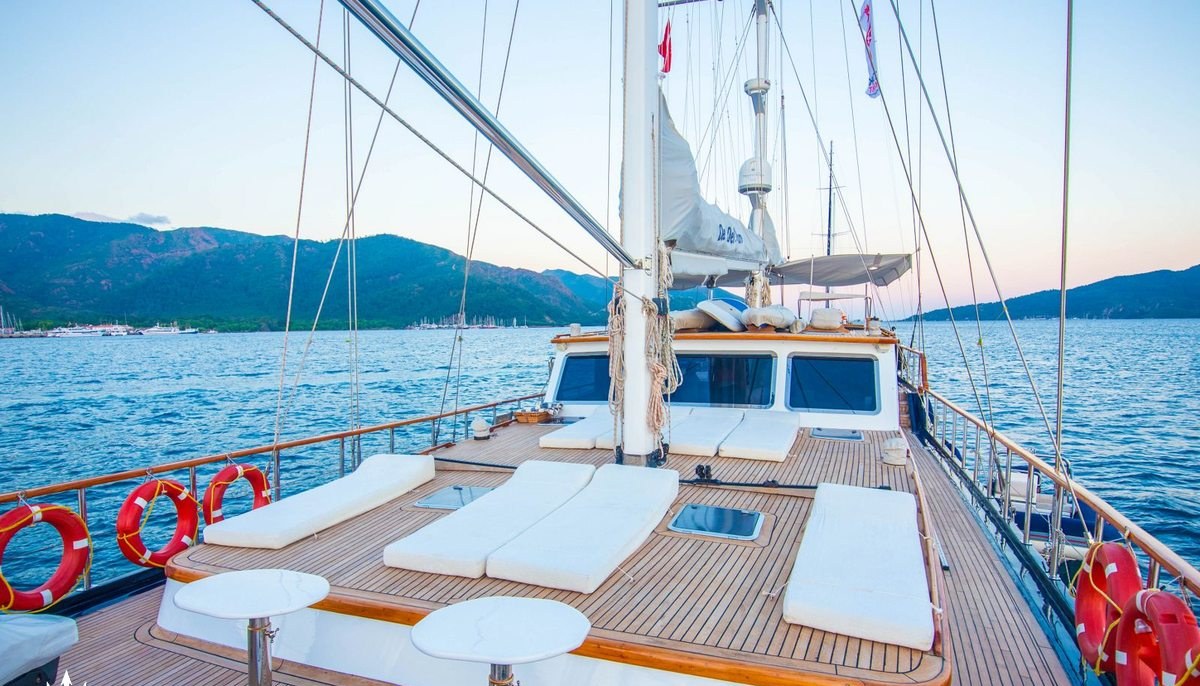 DEA DEL MARE yacht charter 4