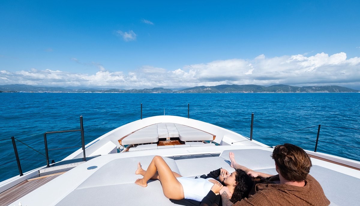 ARESYA yacht charter 3