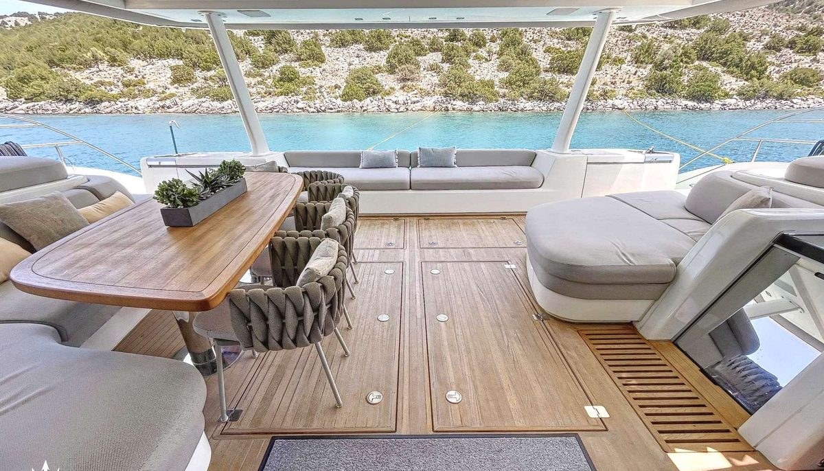 CRAZY HORSE yacht charter 5