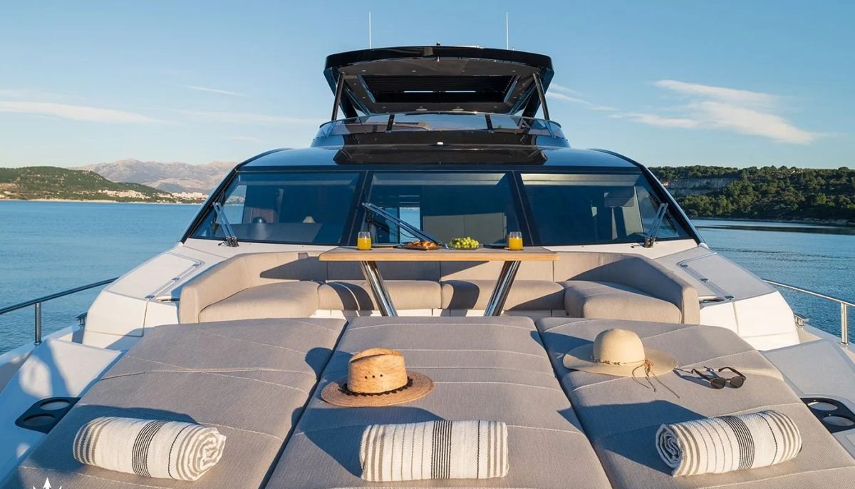 MOWANA yacht charter 3