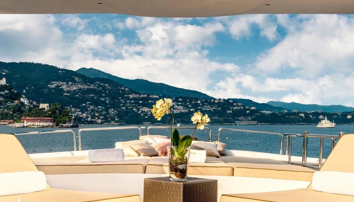 JOJO yacht charter 4