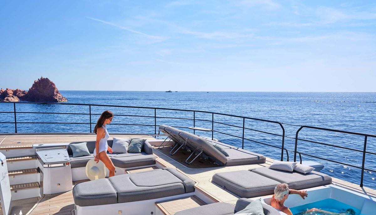 ALINA yacht charter 3