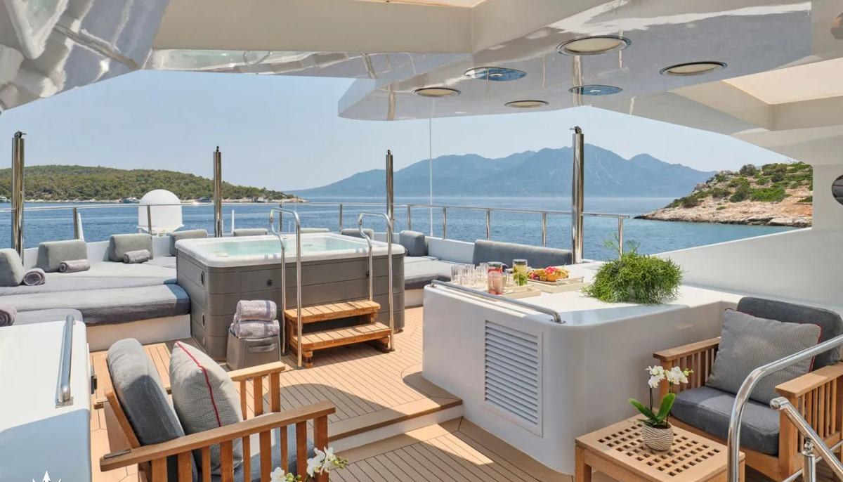 BELLA STELLA yacht charter 4