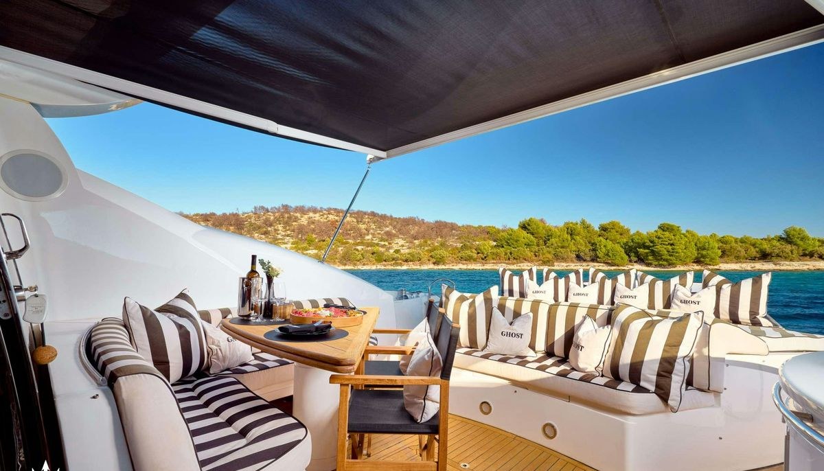 SUNSEEKER PREDATOR 72 GHOST yacht charter 4