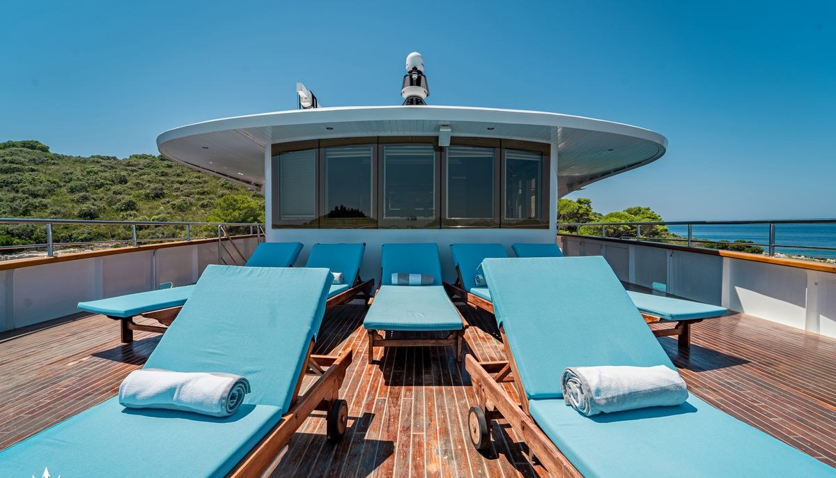 RIVA yacht charter 4
