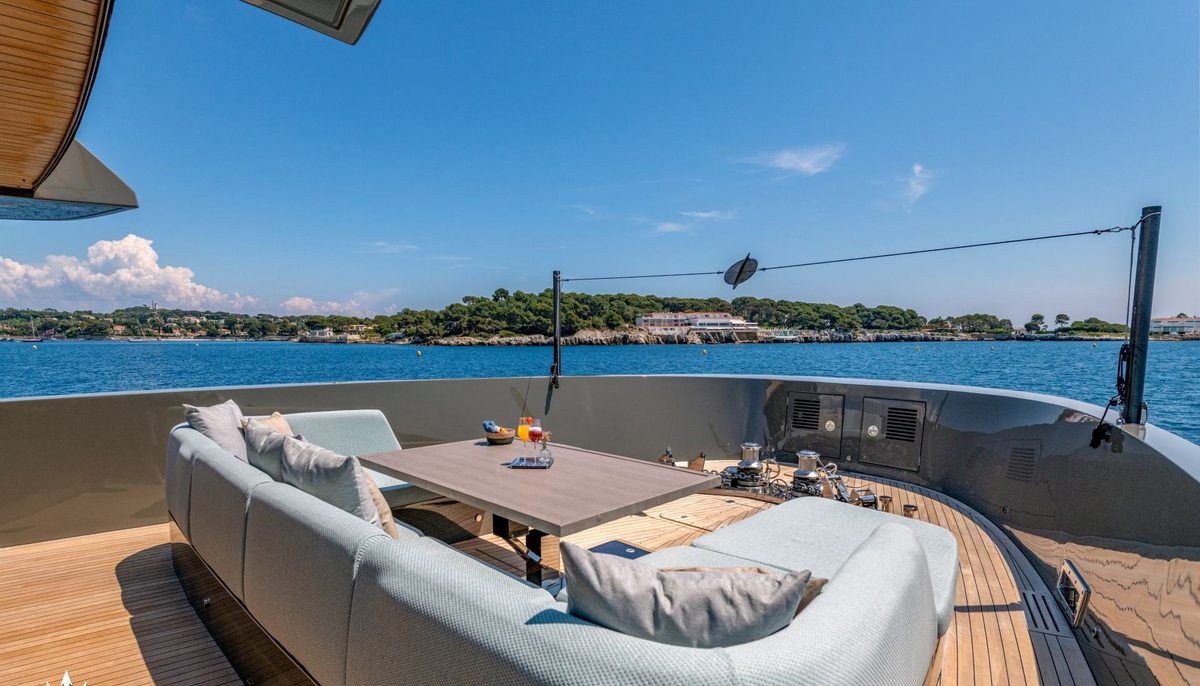 KOKONUT'S WALLY yacht charter 3