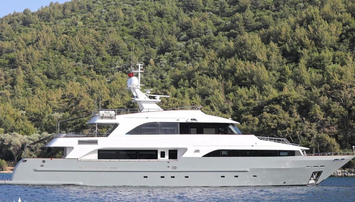 OTTAWA IV yacht charter 2