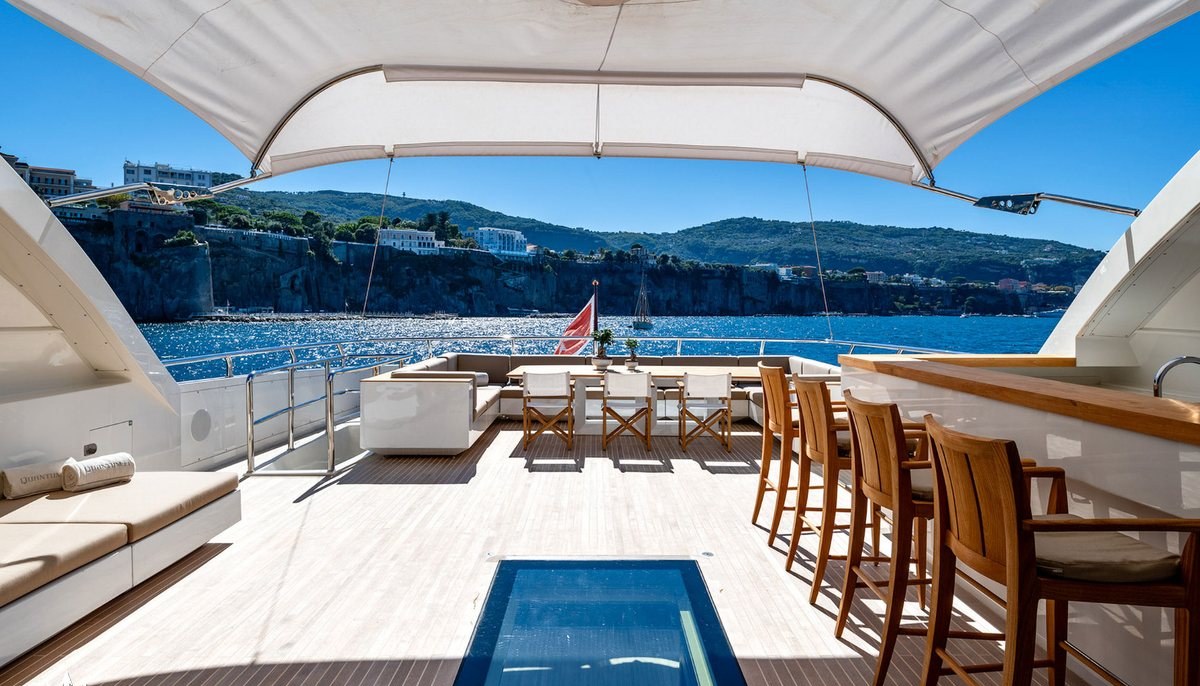 QUANTUM H yacht charter 4