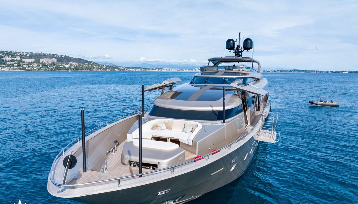 THE PALM yacht charter 3