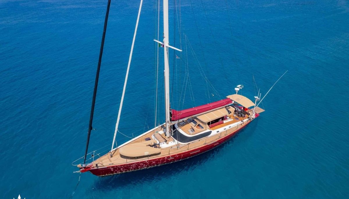 LILLA yacht charter 2