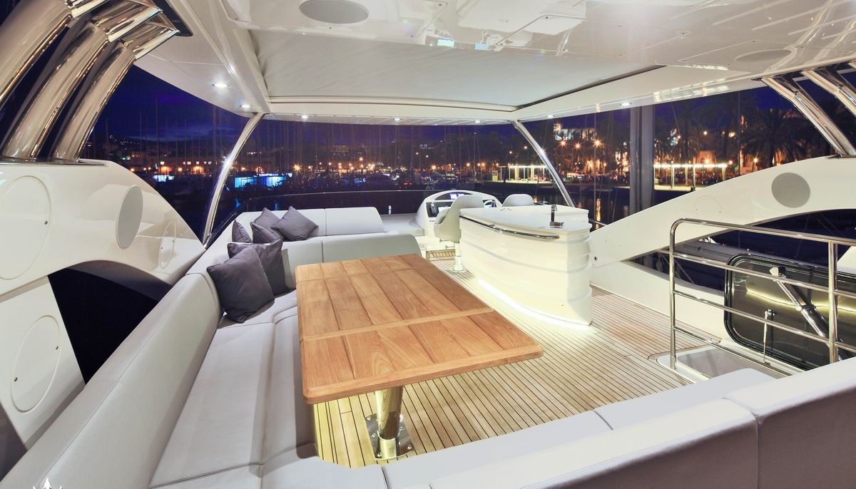 RAOUL W yacht charter 5