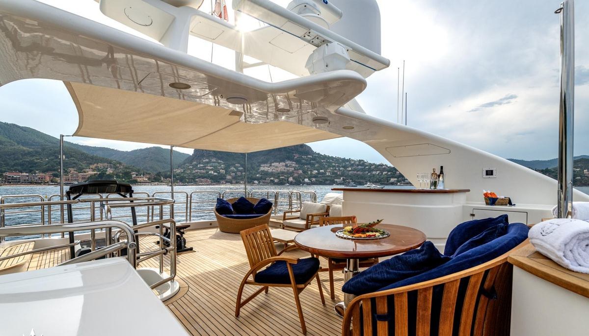 SEA BLUEZ yacht charter 4