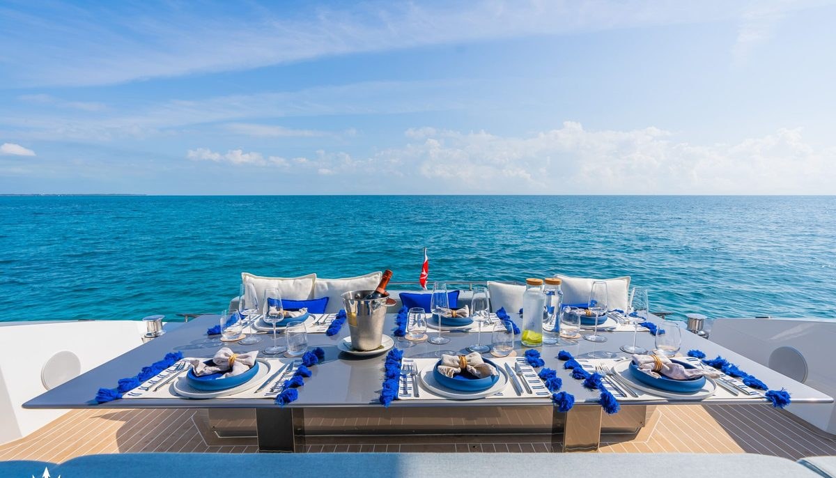 M7 yacht charter 5