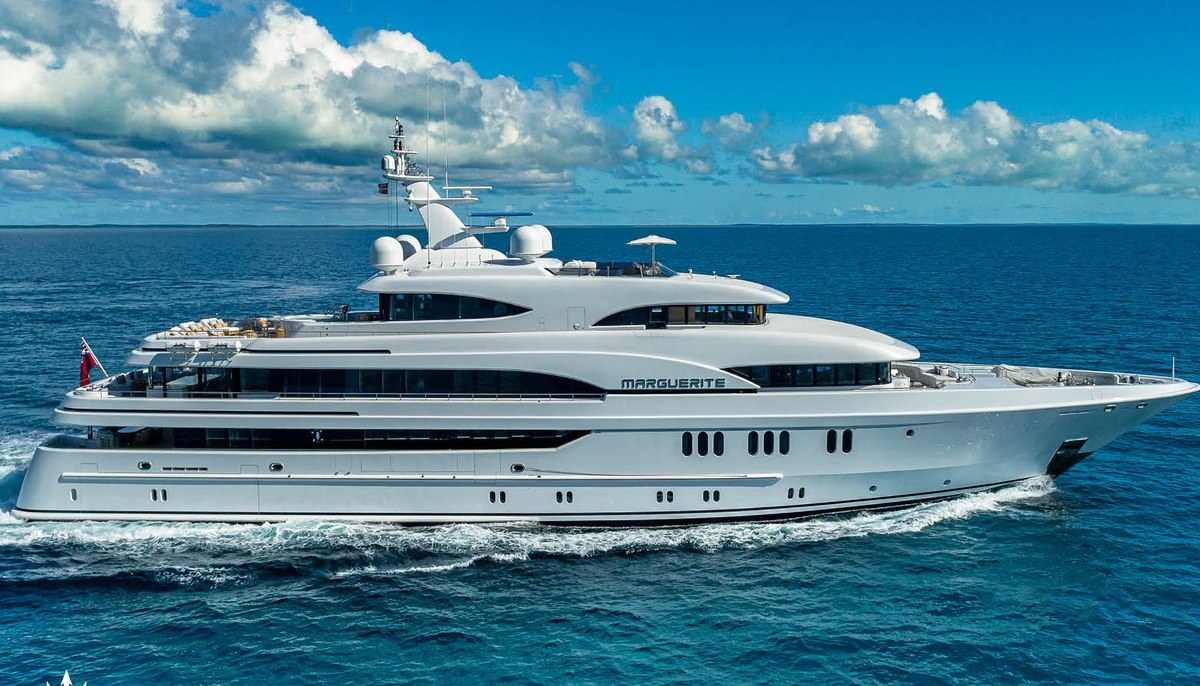 LUNARIS yacht charter 2