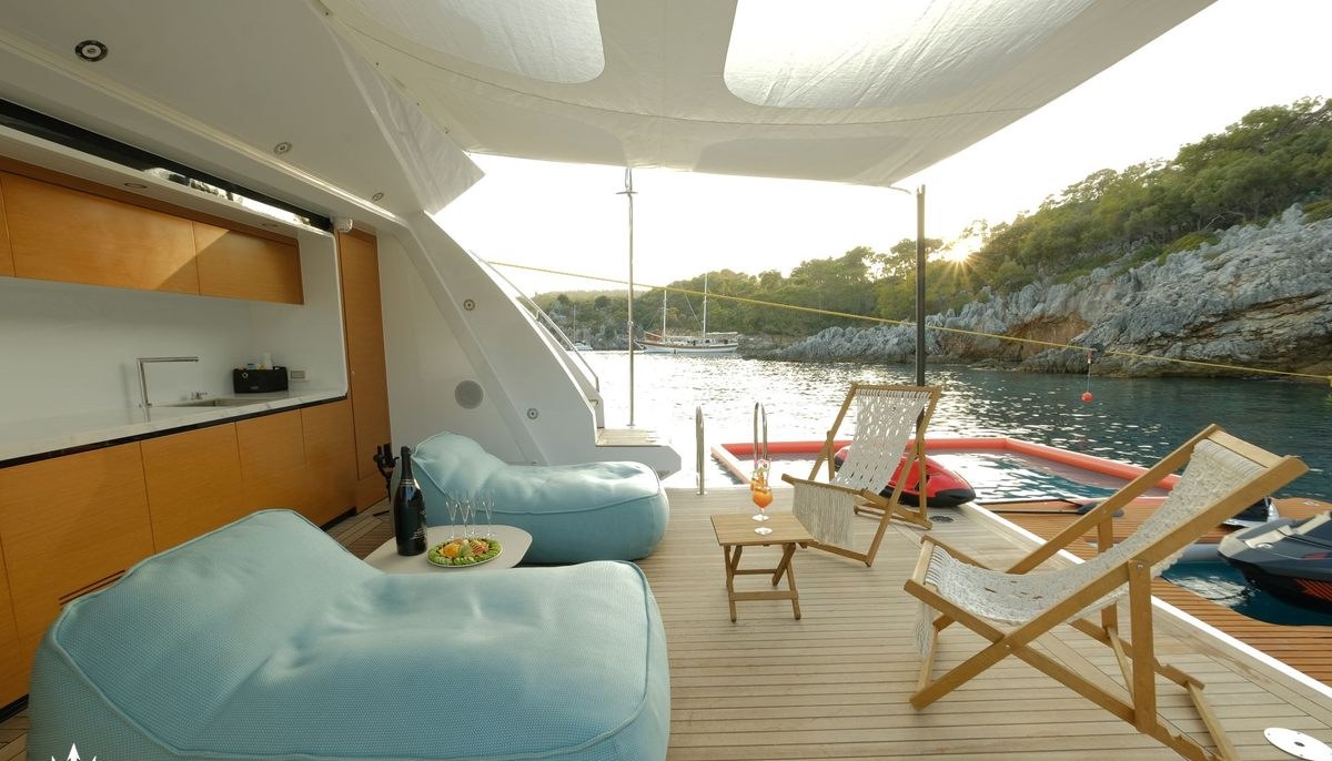 LOVE T yacht charter 5