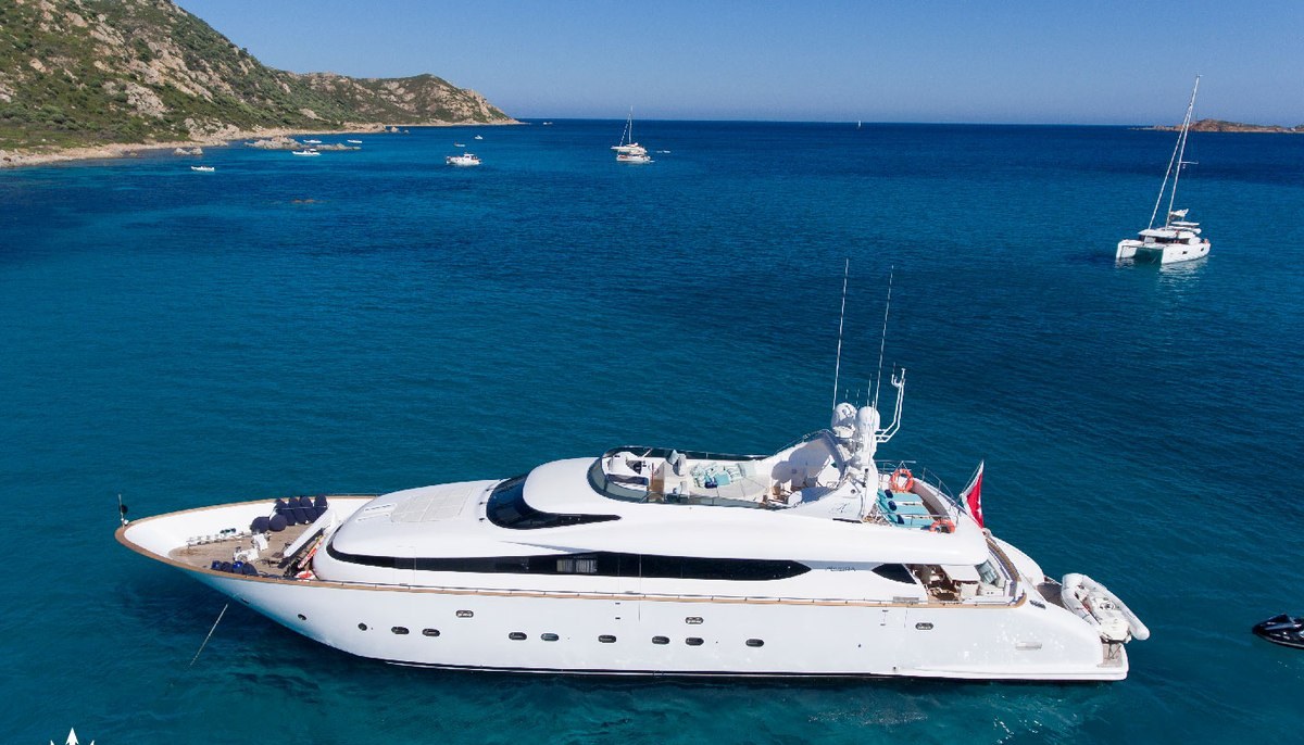 AMAYA yacht charter 2