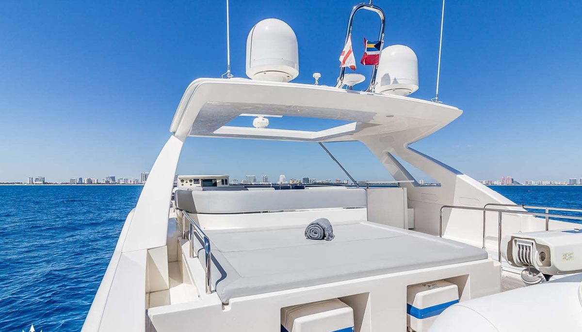 LEON yacht charter 5