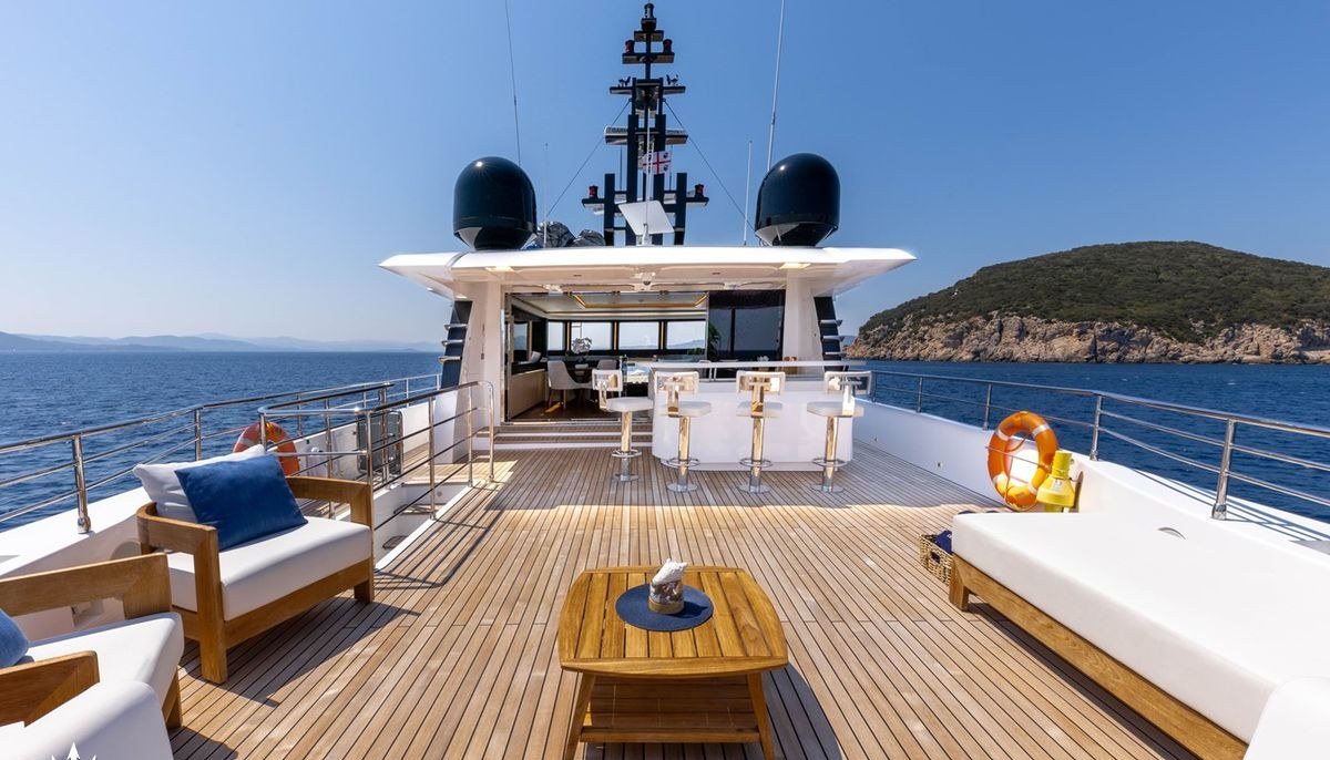 MAD DAY yacht charter 4