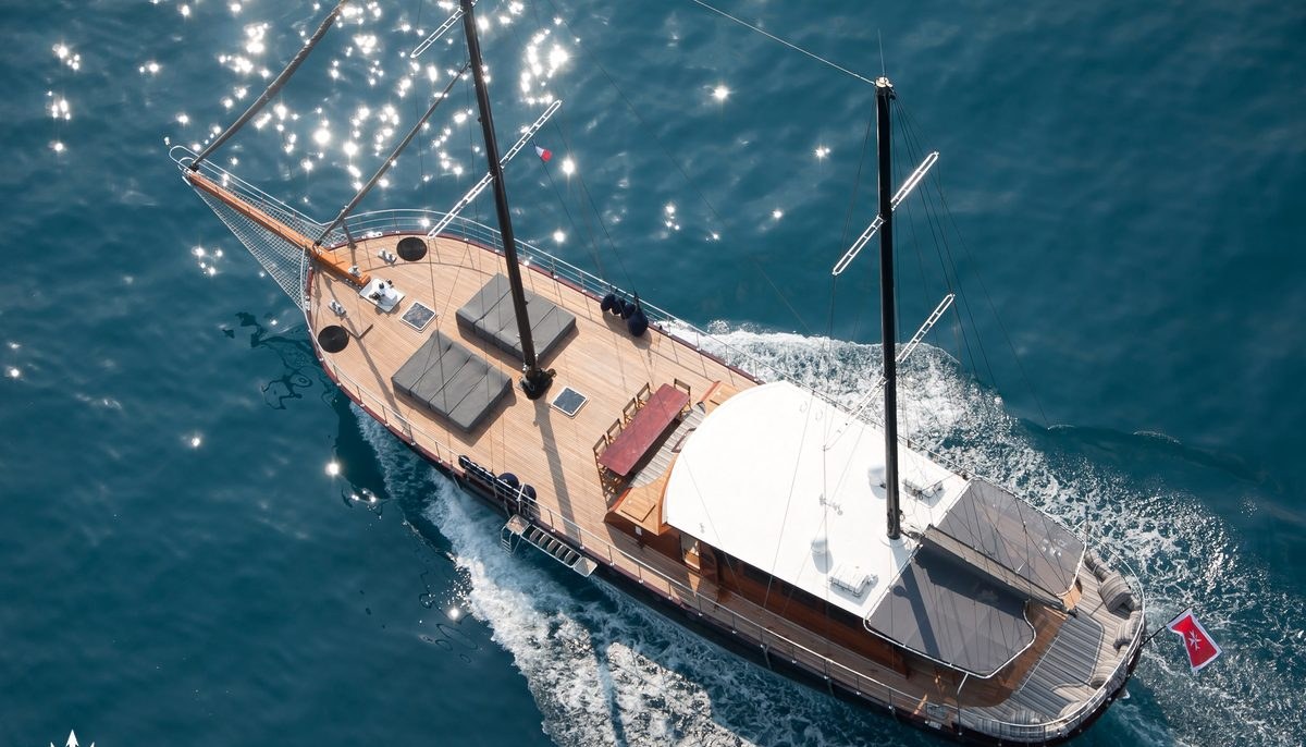 VITA DOLCE yacht charter 2