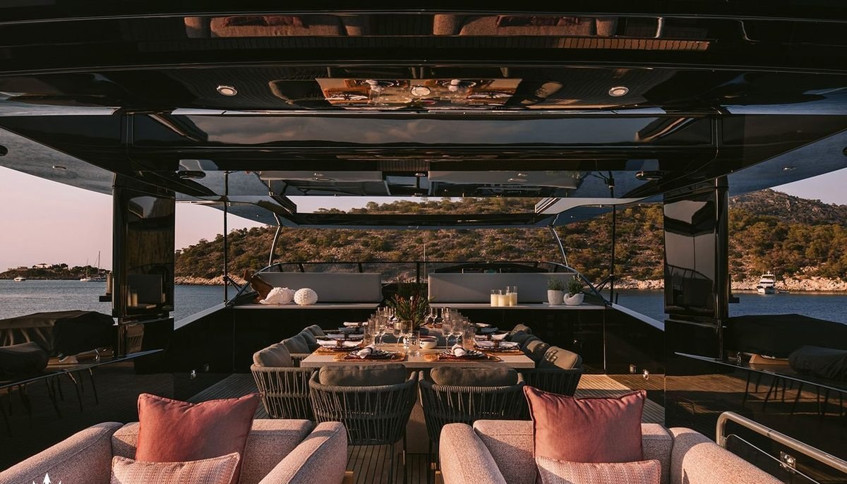 ISLANDER II yacht charter 4