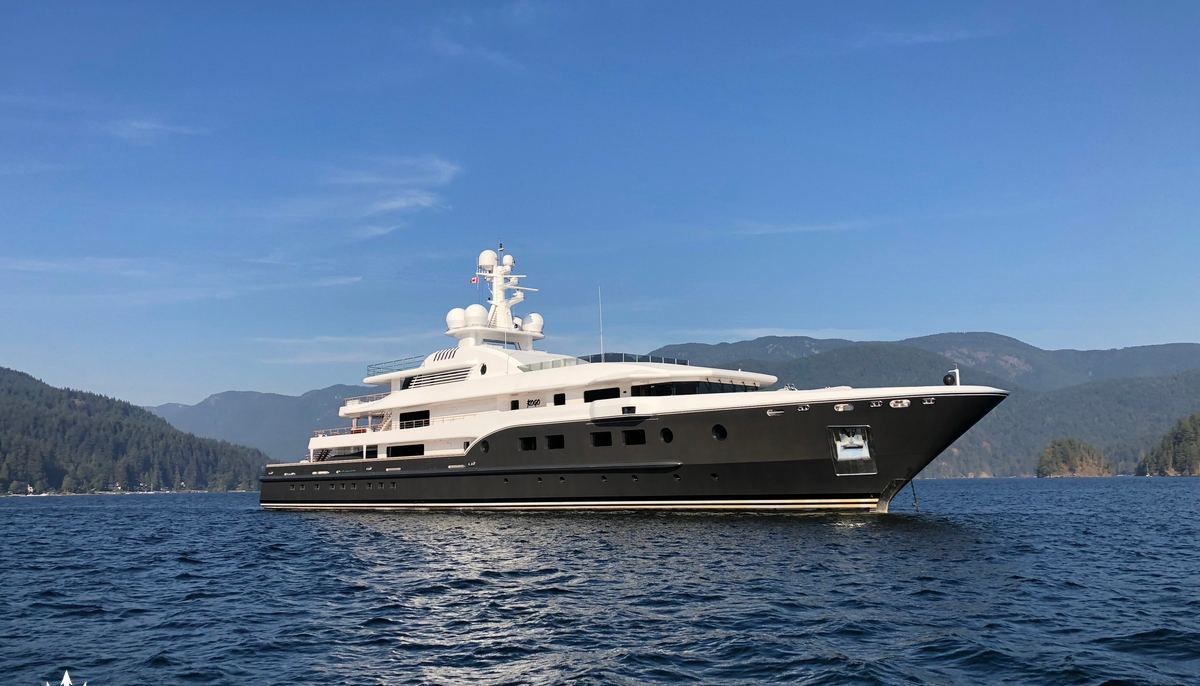 KOGO yacht charter 2