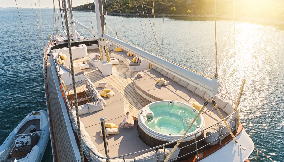 LADY GITA yacht charter 5