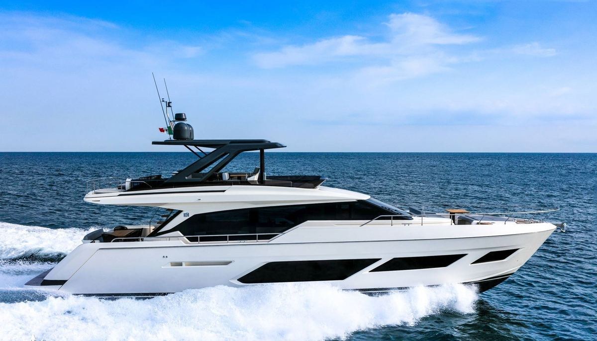 BREEZE yacht charter 2