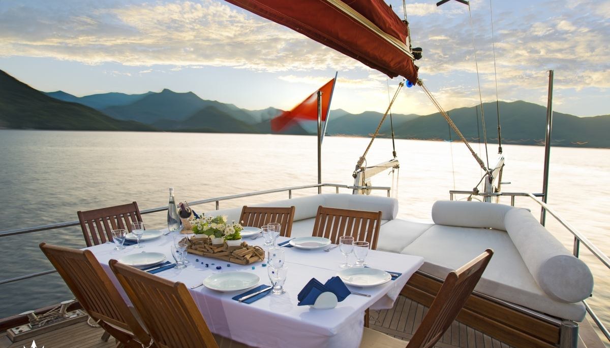 LAILA DENIZ yacht charter 4