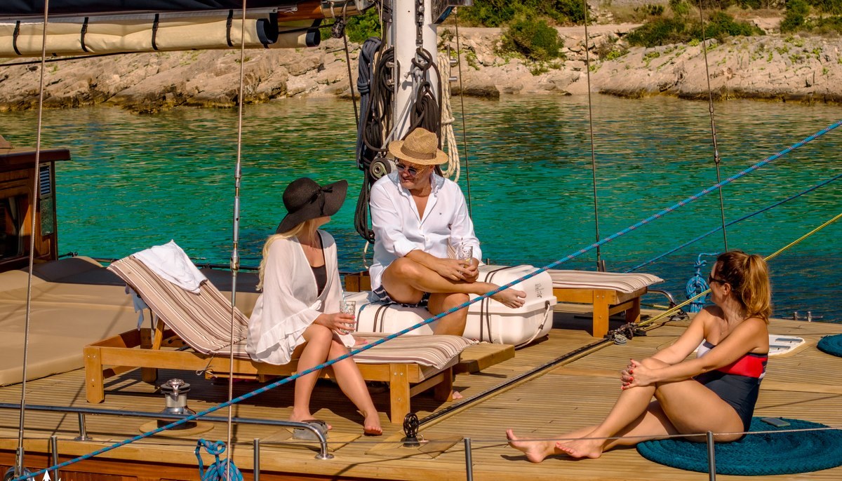 SMART SPIRIT 1 yacht charter 4