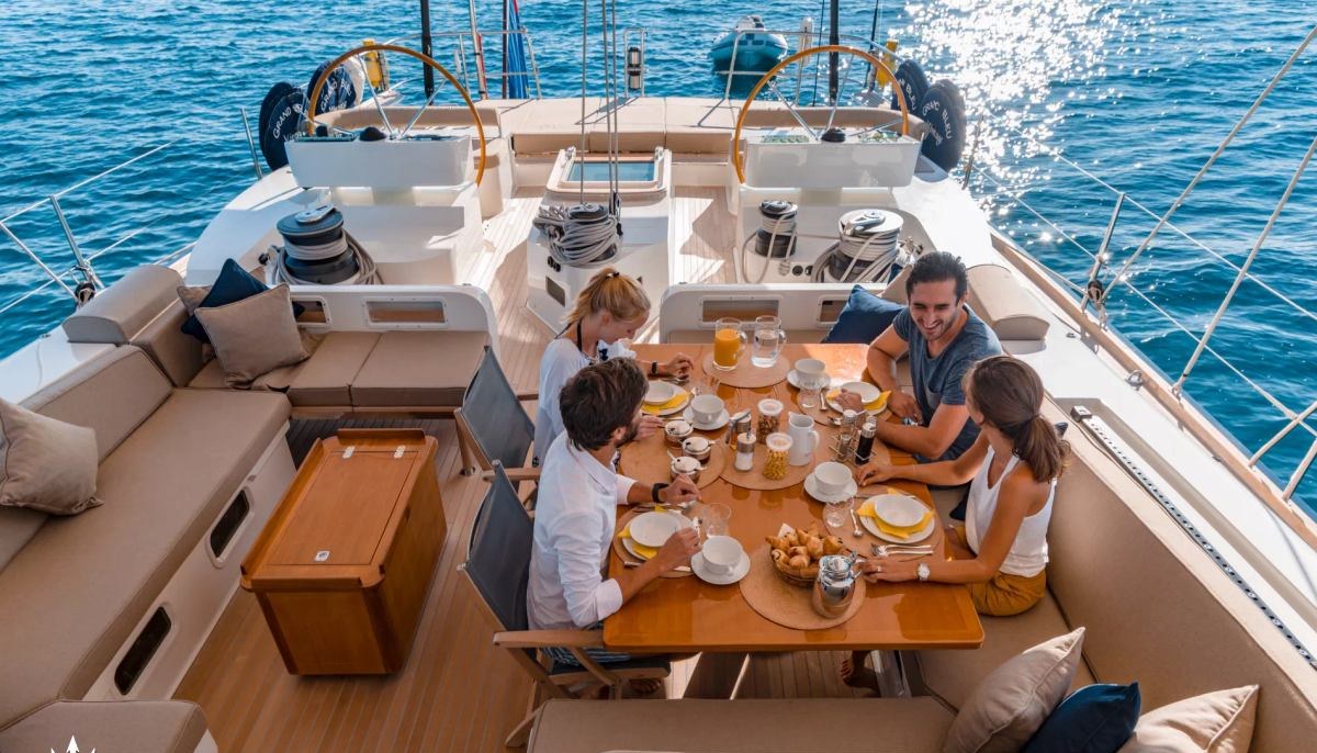 GRAND BLEU VINTAGE yacht charter 4