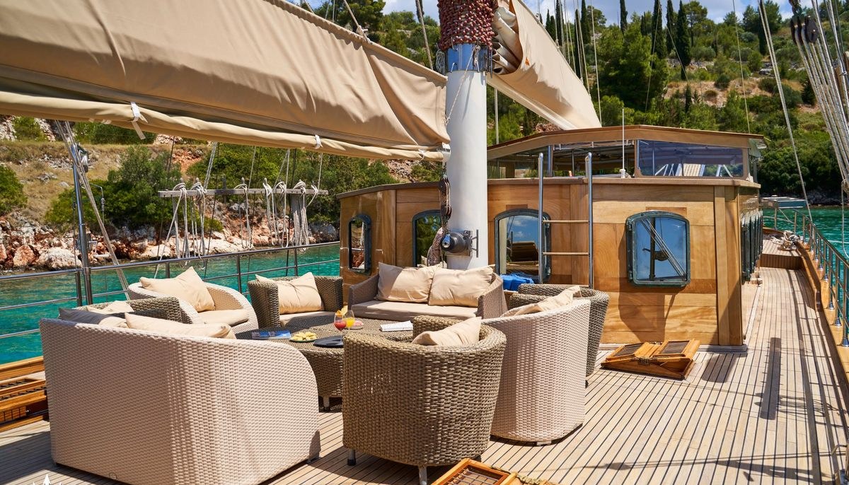 LIBRA yacht charter 4
